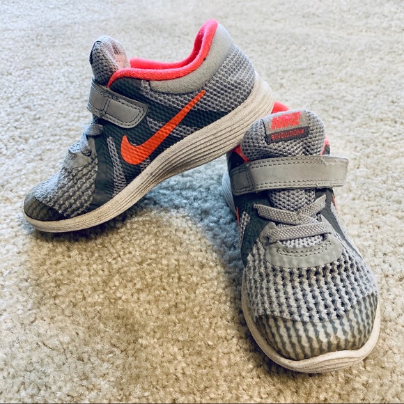 Toddler Sneakers 💕 - Picture 2 of 6